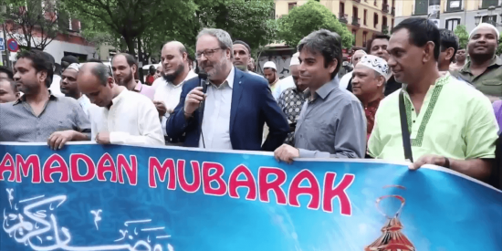 La hostia a los de Ahora Madrid por defender el Islam en las calles sin faldas y a lo loco