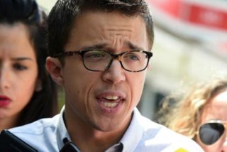 Sube Errejon un tuit dando le&ntilde;a a los banqueros y le cae una lluvia de palos
