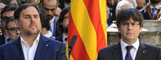 Puigdemont convoca su refer&eacute;ndum ilegal en Catalu&ntilde;a pero todo de palabra: nadie firma nada