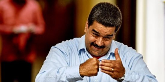 Maduro emprender&aacute; "acciones judiciales" contra los opositores para "defender su honor"