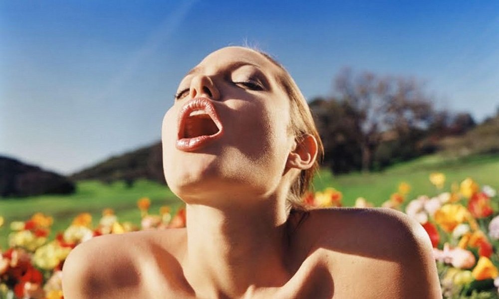 Los gemidos de una cachonda mientras graba a un toro arrasan en Twitter