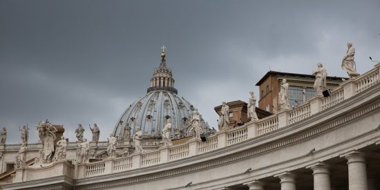 La Polic&iacute;a irrumpe en una org&iacute;a gay con drogas en el apartamento de un sacerdote
