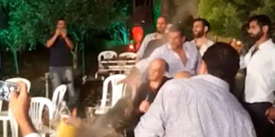 [V&Iacute;DEO] El &aacute;rabe gilipollas que dispara su AK-47 en una boda y alcanza a una ni&ntilde;a