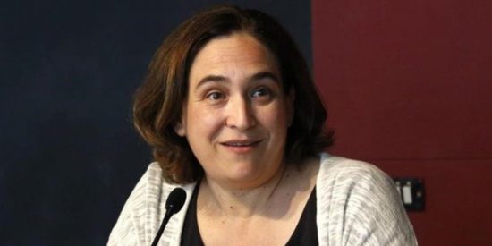 La 'antisistema' Colau se ofrece a los separatistas y pone Barcelona a su disposici&oacute;n