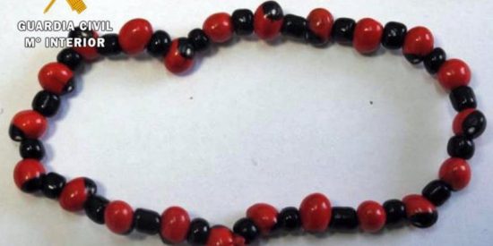 La Guardia Civil alerta a los incautos contra las pulseras de la muerte