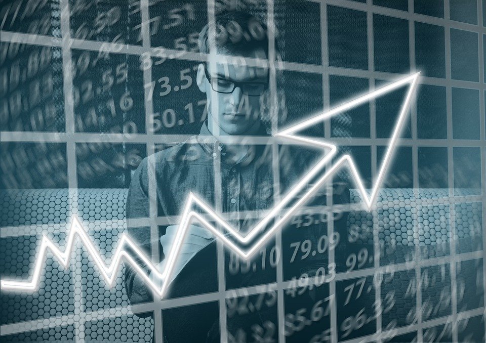 El Ibex 35 se aleja de mínimos de abril y se pone en los 10.446 puntos
