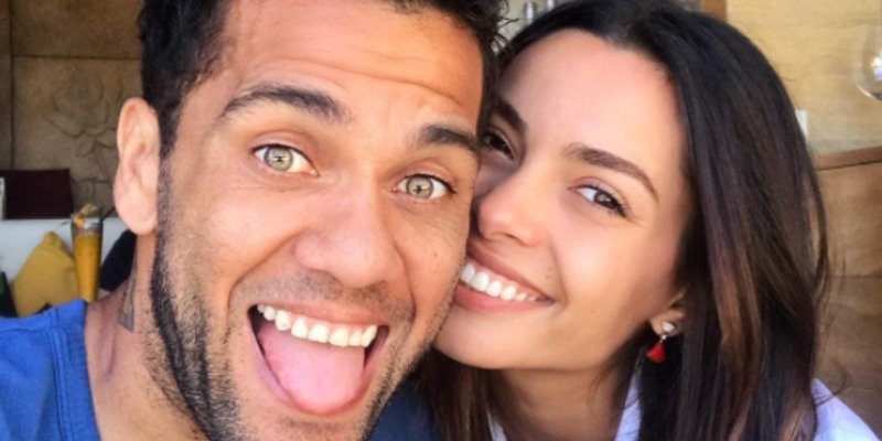 Dani Alves y Joana Sanz.