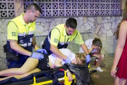 Turistas ingleses sacuden una paliza de espanto a los reporteros de Cuatro TV