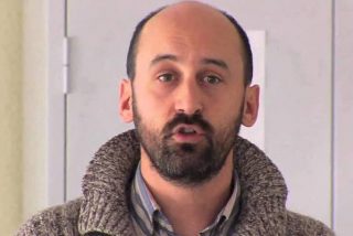 Este memo quita las flores de la tumba de Franco y se extra&ntilde;a de que lo echen del Valle de los Ca&iacute;dos