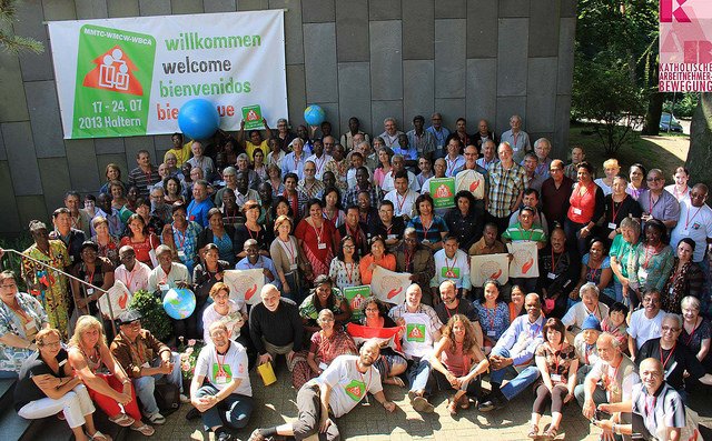 Obispos y l&iacute;deres sindicales, en la asamblea del MMTC