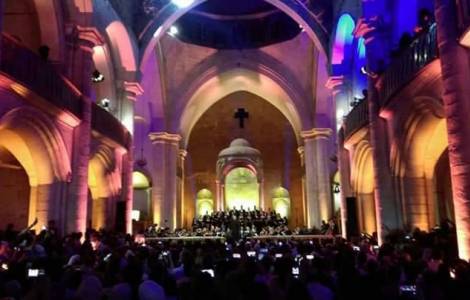 Misa de Mozart en la iglesia en ruinas de Alepo