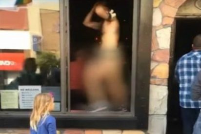 El v&iacute;deo del 'orgulloso' gay bailando en taparrabos frente a una ni&ntilde;a de 8 a&ntilde;os