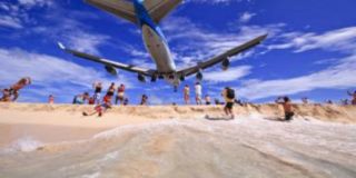 La mujer que muri&oacute; por culpa de un avi&oacute;n en la playa m&aacute;s peligrosa del mundo