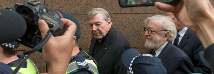 Pell se declara "no culpable" y el juez fija para octubre el comienzo del juicio por abusos a menores