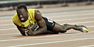 El 'invencible' Usain Bolt se lesiona en su amarga despedida