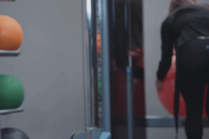 La actriz porno que te ense&ntilde;a a realizar un sexy striptease