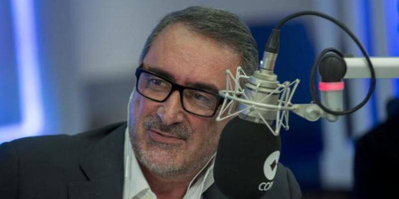 Carlos Herrera: "Tanto tonto concentrado en tan poco espacio llama la atenci&oacute;n"