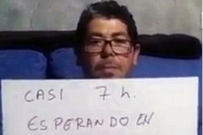 &iexcl;Ay, Susana D&iacute;az! Un paciente sordo espera casi siete horas en el Hospital de Almer&iacute;a porque le llamaron por megafon&iacute;a