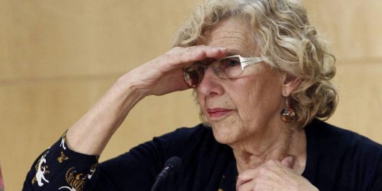 La alcaldesa Carmena en camis&oacute;n y Pedro S&aacute;nchez a la trena