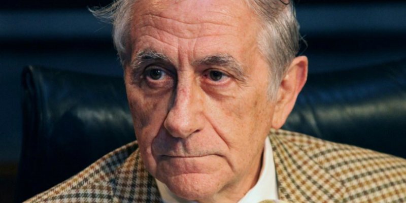 El embajador Chencho Arias sacude una 'tunda' al periodista Hilario Pino