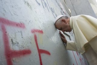 Pizzaballa: "El muro de Israel es una verg&uuml;enza, un s&iacute;mbolo doloros&iacute;simo de incomunicaci&oacute;n"