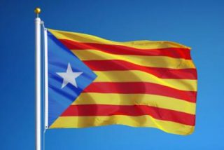 Pillan a un Independentista catal&aacute;n colocando estelada en un puente de Madrid