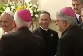 El Papa pide no reducir a mujeres y laicos a "siervos de nuestro recalcitrante clericalismo"