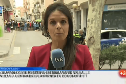 Reportera de TVE denuncia una agresi&oacute;n en directo mientras informaba del proceso independentista