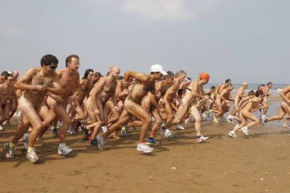Los nudistas 'espantan' a gente con ba&ntilde;ador de la playa Rac&oacute; del Conill