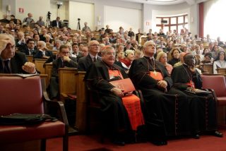 La oposici&oacute;n al Papa se une en torno a las misas en lat&iacute;n