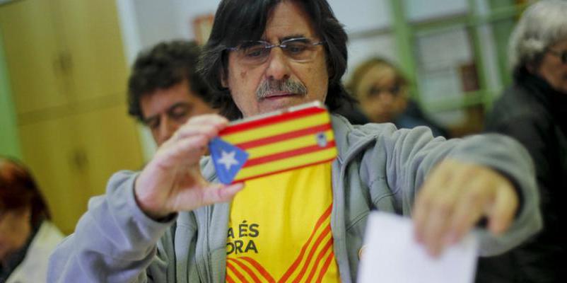 El Govern se pasa a TC, Fiscal&iacute;a y Rajoy por la entrepierna y env&iacute;a cartas a 55.000 catalanes para formar mesas electorales