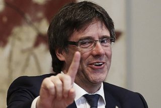&iexcl;Alerta del CNI! Los cochinos l&iacute;os que se trae Puigdemont con los 'hackers' rusos