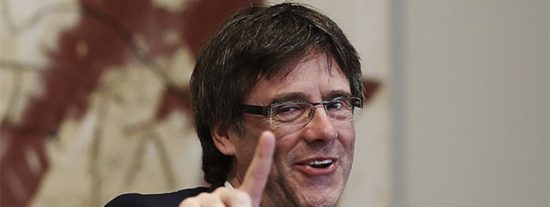 Puigdemont desaf&iacute;a a Rajoy y publica en Twitter la lista de los colegios electorales del ilegal 1-O