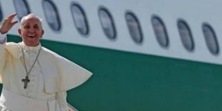 El Papa Francisco ya vuela hacia Colombia