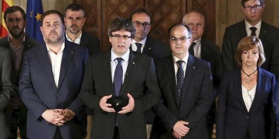 Un desafiante Puigdemont anuncia que declarar&aacute;n la independencia en los pr&oacute;ximos d&iacute;as
