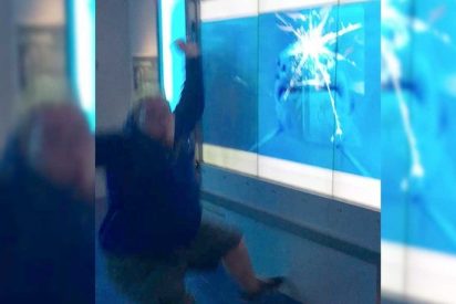 Este hombre casi es devorado por un 'tibur&oacute;n' tras ignorar un cartel de peligro