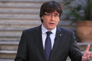 Un compungido Puigdemont usa TV3 para anunciar que no se da por destituido y mantiene el pulso a Rajoy