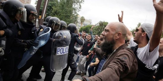 Un juez abre diligencias contra los Mossos por un delito de desobediencia