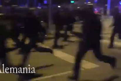 &iquest;Represi&oacute;n? Mira c&oacute;mo reparten 'leches' las polic&iacute;as europeas