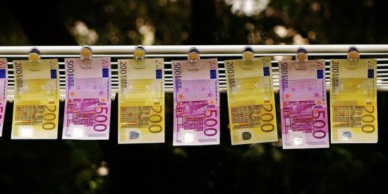 El &eacute;xodo empresarial de Catalu&ntilde;a no parar&aacute; aunque Puigdemont se la envaine