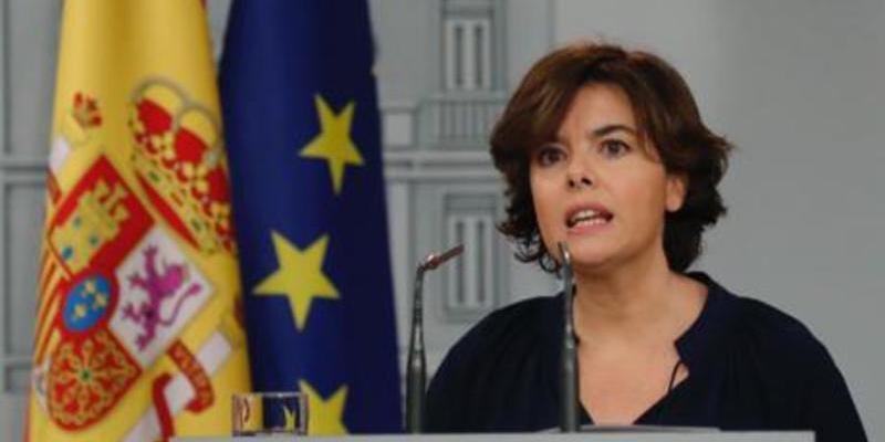 La vicepresidenta Soraya dice que "no hay refer&eacute;ndum" y Turull que "ha votado el 50%"