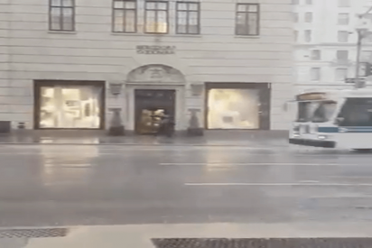 Allison Mack y la lluvia de New York