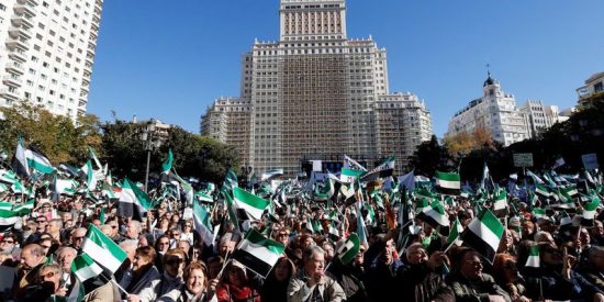 Miles de extreme&ntilde;os piden en Madrid un tren 'decente' para Extremadura