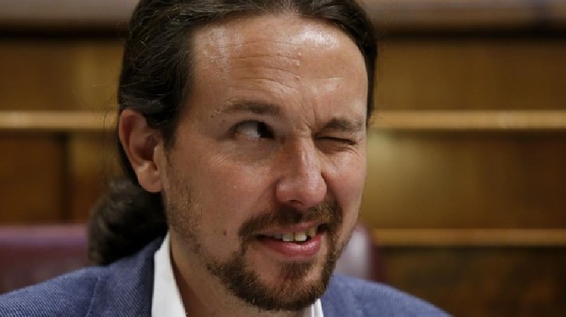 La foto que avergüenza a Podemos: escoltas, chófer e infracción de tráfico del vicepresidente Iglesias