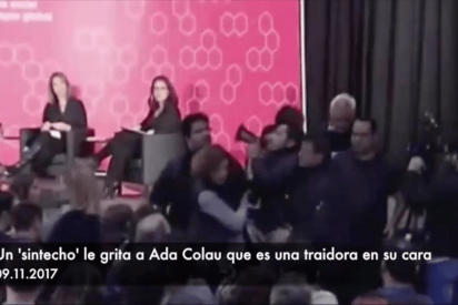 Con esta brutalidad manda Ada Colau reducir al activista que le grit&oacute; "traidora" en toda la cara