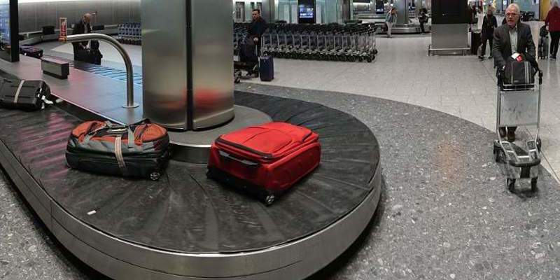 Aeropuertos: El truco infalible para ser el primero en recoger la maleta de la cinta de equipajes