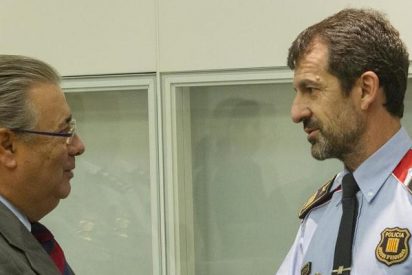 Antonio Burgos: "¿Por qué ordenó Zoido la pasividad de los Mozos ante los sabotajes?"