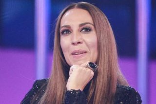 Impactante foto de M&oacute;nica Naranjo 'defecando'': &iquest;Era necesario?