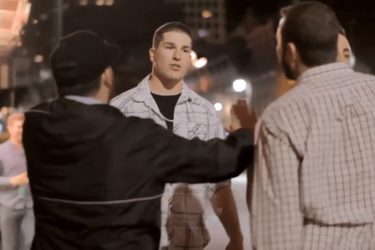 Brutal pelea callejera