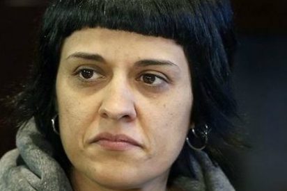 El estacazo de la Guardia Civil a una despistada Anna Gabriel que le amarga el 21-D